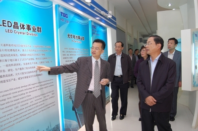 2011年，国家商务部副部长蒋耀平视察IOS/安卓通用版/手机APP